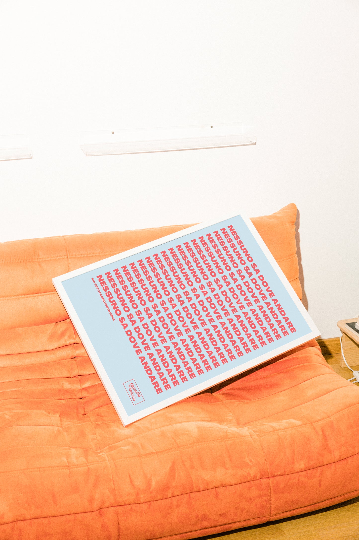 "Nessuno sa dove andare, ma tutti fanno finta bene” - Poster con cornice